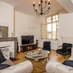 Mana - Matahina Avec Vue Superbe Sur La Place Ducale Et Parking Prive Inclus 公寓 *