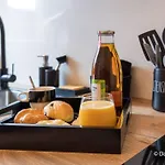 公寓 Mana - Matahina Avec Vue Superbe Sur La Place Ducale Et Parking Prive Inclus Charleville-Mézières
