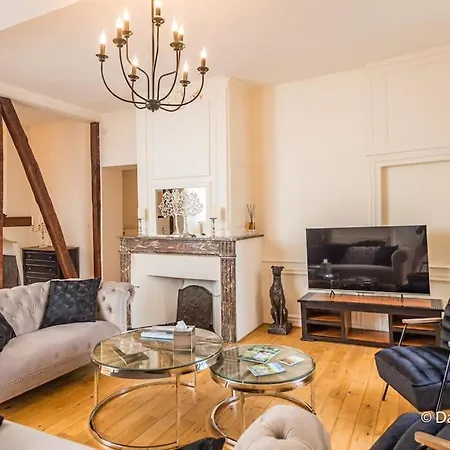 아파트 Mana - Matahina Avec Vue Superbe Sur La Place Ducale Et Parking Prive Inclus *