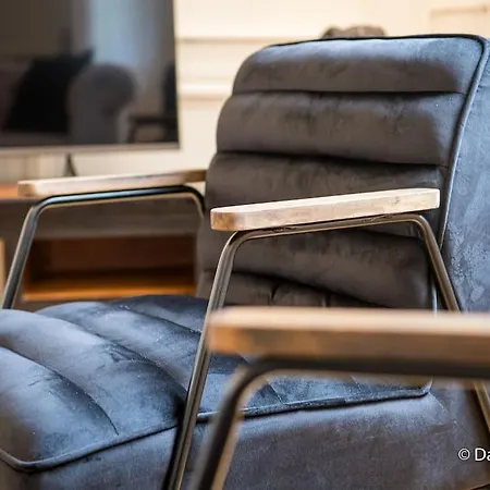 Mana - Matahina Avec Vue Superbe Sur La Place Ducale Et Parking Prive Inclus