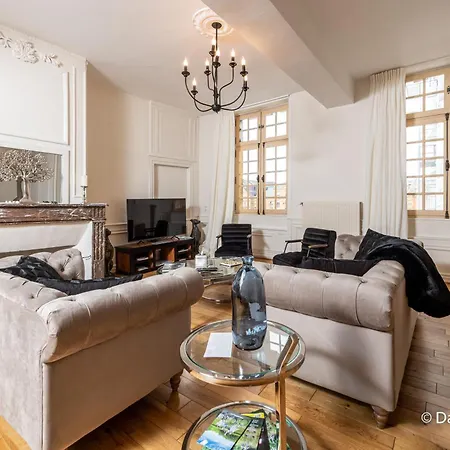 Mana - Matahina Avec Vue Superbe Sur La Place Ducale Et Parking Prive Inclus 아파트 Charleville-Mézières