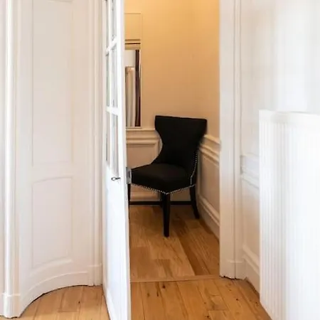 Mana - Matahina Avec Vue Superbe Sur La Place Ducale Et Parking Prive Inclus 아파트 *