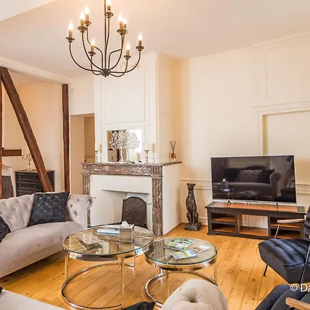 Mana - Matahina Avec Vue Superbe Sur La Place Ducale Et Parking Prive Inclus