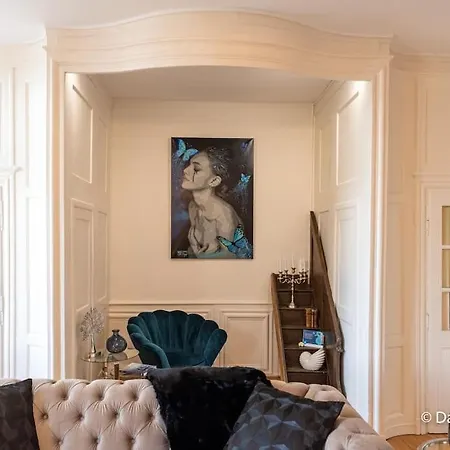 Mana - Matahina Avec Vue Superbe Sur La Place Ducale Et Parking Prive Inclus *