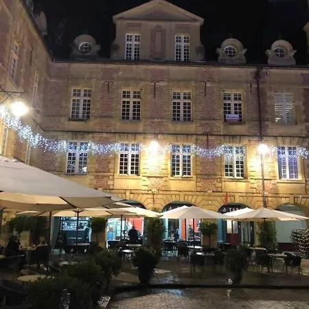 아파트 Mana - Matahina Avec Vue Superbe Sur La Place Ducale Et Parking Prive Inclus Charleville-Mézières