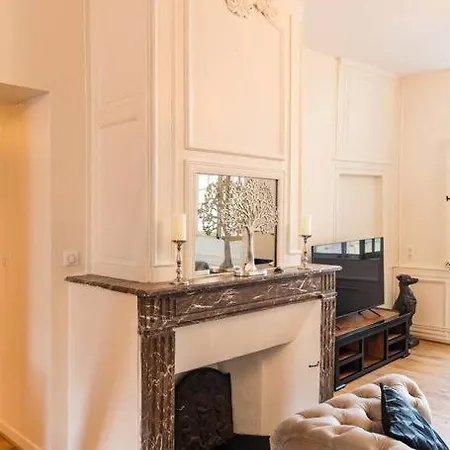 Mana - Matahina Avec Vue Superbe Sur La Place Ducale Et Parking Prive Inclus *