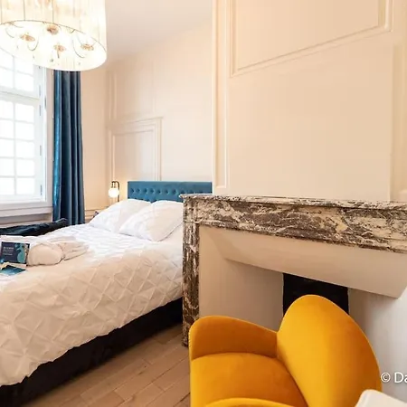 Mana - Matahina Avec Vue Superbe Sur La Place Ducale Et Parking Prive Inclus Charleville-Mezieres