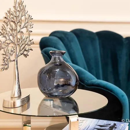 아파트 Mana - Matahina Avec Vue Superbe Sur La Place Ducale Et Parking Prive Inclus *