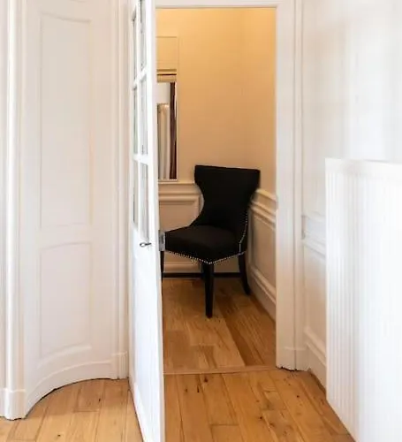 Mana - Matahina Avec Vue Superbe Sur La Place Ducale Et Parking Prive Inclus Апартаменты *