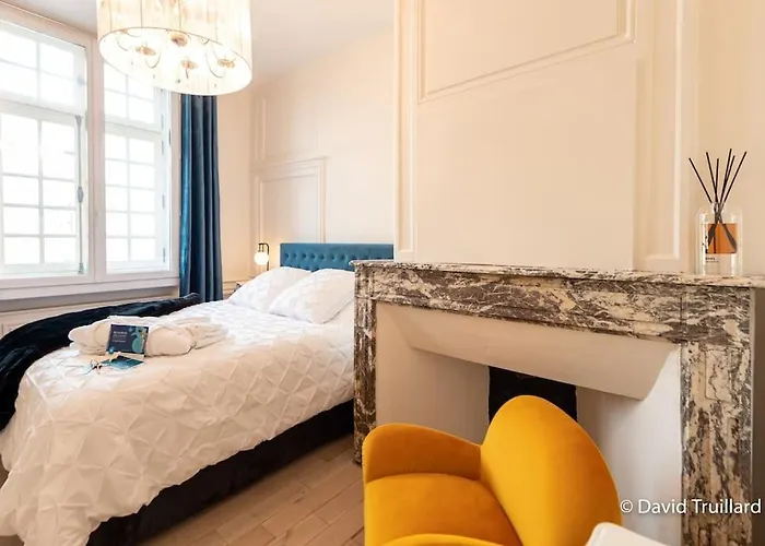 Mana - Matahina Avec Vue Superbe Sur La Place Ducale Et Parking Prive Inclus Шарлевиль-Мезьер